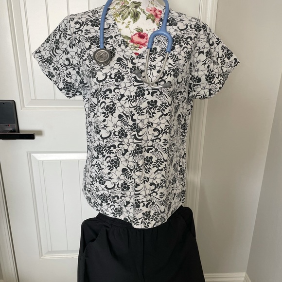 Scrub set - Picture 2 of 6